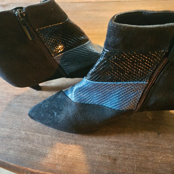 Black and blue suede and multi textured heals size 9 - Picture 3 of 7